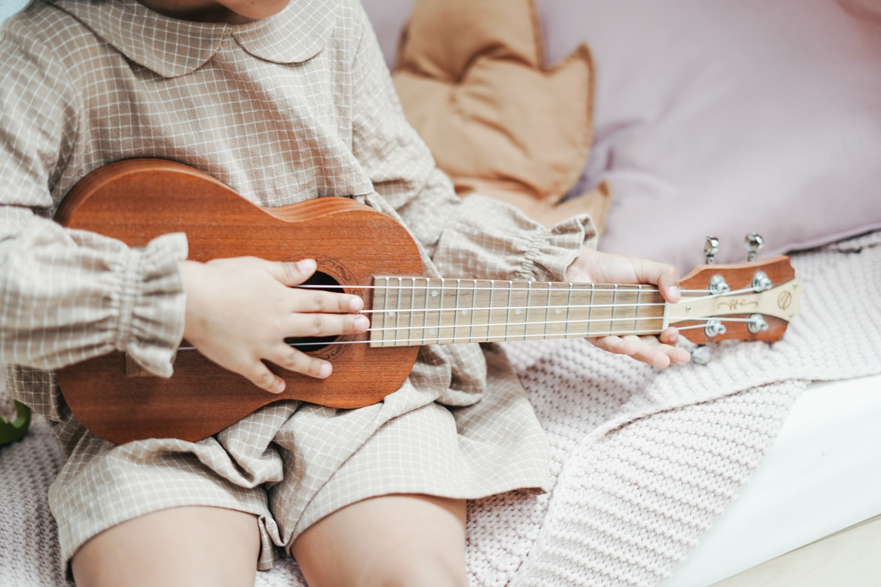 child playing ukelele