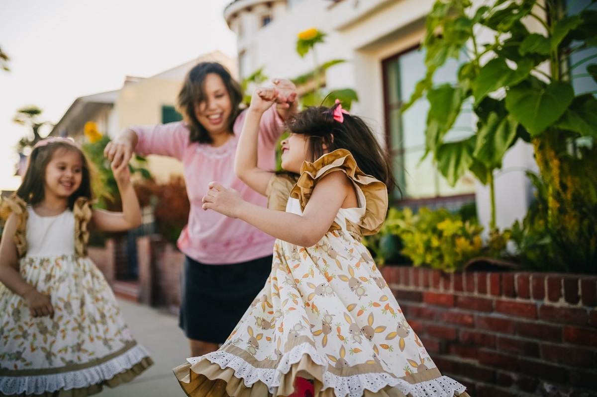 kids dancing